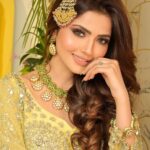 Shirin Kanchwala Instagram - One eye sees, the other one feels💛 MUA @kajolrpaswwan & team Jwellery @golecha_jewels Outfit @white__maisondecouture @abhinavmishra_ Hair @hairbymeenasomani Mumbai, Maharashtra