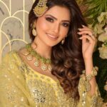 Shirin Kanchwala Instagram - Every year you make a resolution to change yourself. This year make a resolution to be yourself. MUA @kajolrpaswwan & team Jwellery @golecha_jewels Outfit @white__maisondecouture @abhinavmishra_ Hair @hairbymeenasomani Mumbai, Maharashtra