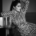 Shivaleeka Oberoi Instagram - The beauty of contrast 🖤✨
