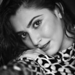 Shivaleeka Oberoi Instagram - The beauty of contrast 🖤✨