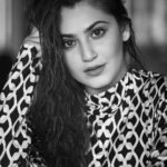 Shivaleeka Oberoi Instagram - The beauty of contrast 🖤✨