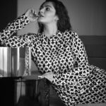 Shivaleeka Oberoi Instagram - The beauty of contrast 🖤✨