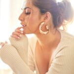 Shivaleeka Oberoi Instagram - Bringing a little sunshine and a lot of smiles to your feed! 😌☀️ 📸 @anamika_
