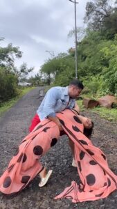 Shivani Jha Instagram - This is Us. Bare with it 😛

@karanjohar 
#reels #tumkyamile #rockyaurranikipremkahani #leeneshmattoo #shivanijha #leevani #viral #trending #funny