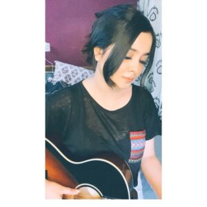 Shraddha Sharma Instagram - Please comment your favourite songs that I have not sung before and I ll mention your name before singing them :)