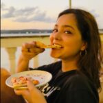 Shraddha Sharma Instagram - Always a pizza girl 🍕 C'est la vie