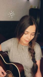 Shraddha Sharma Instagram - Mujhe vaapas 2010 se pehle ke time mein jaana hai. Ye gaane mujhe wahaan aadhe raste tak le jaate hain!!!