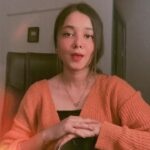Shraddha Sharma Instagram - Ye Dil Tum Bin, a song that flashes my childhood right in front of me in a jiffy 🧡 Also swipe for some nostalgia ❤️🍀