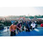 Shraddha Sharma Instagram - Swipe for videos :) My family, my friends and everyone that matters were here and that’s why this show was so special to me. Thank you @bohobazaarfleamarket for having me and everyone who was was part of this show. @yourseventfully @vibhorhasija @pareekjaishrut @saroshtariqofficial @kartikofficial15 @saiprasanna__ @ankushmahajanmusic ❤️ Photo credits- @whitehoodfilms
