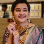 Shruthi Raj Instagram - 𝐒𝐓𝐀𝐘 𝐆𝐎𝐋𝐃𝐄𝐍🧡🧡🧡 WEARING @thangamayiljewellery