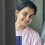 Shruthi Raj Instagram - 𝙰 𝙼𝙸𝚁𝚁𝙾𝚁 𝚂𝙴𝙻𝙵𝙸𝙴 𝙸𝚂 𝚃𝙷𝙴 𝙴𝙰𝚂𝙸𝙴𝚂𝚃 𝚆𝙰𝚈 𝚃𝙾 𝙲𝙰𝙿𝚃𝚄𝚁𝙴 𝙰 𝙼𝙾𝙼𝙴𝙽𝚃 𝙰𝙽𝙳 𝙴𝚇𝙿𝚁𝙴𝚂𝚂 𝚈𝙾𝚄𝚁𝚂𝙴𝙻𝙵 🩷🩷🩷 Bangalore, India