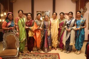 Shruti Ulfat Instagram - .
Queens 👑🌼💛♥️
Love such scenes, when it's only us gals😘🥰
.
.
📸 - @ll_mr_sayyad_ll 
.
.
#aetashaa #aetashaasansgiri #PunyashlokAhilyaBai #punyashlokahilyabai #reshamtipnis #shrutiulfat #trishaakamlakar #gayatridatar #aakankshapal #anjalivilas #lateeshadorik #tanvisawant #sonytelevision #sonytv #gautamabaisahebholkar #dwarkabaiholkar #harkubai #rakhmabai #muktabai #mainabai #yamunabai #sitabai #holkar #ahilyabaiholkar #ahilya #ahilyadeviholkar