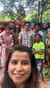 Shruti Ulfat Instagram - Kara lo ab acting … jo karna hai karo par rajiya phir bhi fas gai … on set masti 

Special Thanks for @thevikassingh nice editing 🤗

@rajesh_shringarpure_official 
@kananmalhotra 
@shrutiulfat 
@sandeep_vasantrao 
@lateesha.dorik 
@ll_mr_sayyad_ll 
@mithileahy
@dashami_official

#comedyvideos #instadaily #funny #nidhichaurasia #memes😂 #groupcomedy #behindthescene #ahilyabaiholkar #funimate #sarcasm #comedyreels #reelsinstagram