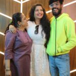 Shubha Poonja Instagram – Thank u rani ma 🥰for coming to my studio @shubhapoonja @magical_mcm_studio