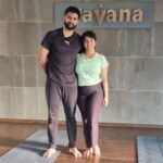 Shubha Poonja Instagram - And thats my yoga teacher @varunfindingprana... whonis responsible for making me more fit and agile over this one year ... with my u tube team .. manjunath and Balaji... .. #yogateacher #yogaepisode #instagram #shubhapoonja