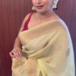 Shwetha Srivatsav Instagram - All dressed up in a simple traditional attire after a long time 🫠!! #transition #saree