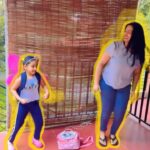 Shwetha Srivatsav Instagram - Happy parents… happy kids 💃🏻👼🏼🥳!! #celebratelife #beatingmondayblues #mother #toddler #behappy