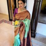 Shwetha Srivatsav Instagram - ಶೋಭಕೃತ್ ನಾಮ ಸಂವತ್ಸರದ ಯುಗಾದಿ, ದೂರಾಗಿಸಲಿ ಬೇಗುದಿ, ತರಲಿ ಬಾಳ ತುಂಬಾ ನೆಮ್ಮದಿ. #happyugadi #ugadi #indianfestival #saree #southindian #kannadati #shwethasrivatsav
