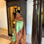 Shwetha Srivatsav Instagram - ಶೋಭಕೃತ್ ನಾಮ ಸಂವತ್ಸರದ ಯುಗಾದಿ, ದೂರಾಗಿಸಲಿ ಬೇಗುದಿ, ತರಲಿ ಬಾಳ ತುಂಬಾ ನೆಮ್ಮದಿ. #happyugadi #ugadi #indianfestival #saree #southindian #kannadati #shwethasrivatsav