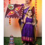 Shwetha Srivatsav Instagram - ಸೂರ್ಯ ದೇವರು ನಿಮ್ಮ ಜೀವನದಲ್ಲಿ ಸಂತೋಷ ಮತ್ತು ಬಹಳಷ್ಟು ಯಶಸ್ಸು ಮತ್ತು ಸಮೃದ್ಧಿಯನ್ನು ತರಲಿ. ಎಲ್ಲರಿಗೂ ಮಕರ ಸಂಕ್ರಾಂತಿಯ ಶುಭಾಶಯಗಳು. #ashmithasrivatsav #shwethasrivatsav @ashmitha.srivatsav 's dress: personal MUA : @makeupstoriesbysumachikkegowda 📸: @royalweddingphotography_blore Saree: @bhargavi_vikyathi Jewellery: @jewelleryforrent_lotusbridal