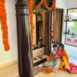 Shwetha Srivatsav Instagram - ಶ್ರೀ ವರಮಹಾಲಕ್ಷ್ಮಿ ದೇವಿ ನಿಮಗೂ ಹಾಗೂ ನಿಮ್ಮ ಕುಟುಂಬಕ್ಕೂ ಆರೋಗ್ಯ, ಐಶ್ವರ್ಯ ನೆಮ್ಮದಿ ಕೊಟ್ಟು ಕಾಪಾಡಲಿ ನಾಡಿನ ಸಮಸ್ತ ಜನತೆಗೆ ಶ್ರೀವರಮಹಾಲಕ್ಷ್ಮಿ ಹಬ್ಬದ ಹಾರ್ದಿಕ ಶುಭಾಶಯಗಳು !! #festivalseason #festivalsofindia #southindian #kannada #saree #traditional #ashmithasrivatsav