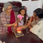 Shwetha Srivatsav Instagram - ತಾಯಿಗಿಂತ ದೇವರಿಲ್ಲ !! ಜನ್ಮ ನೀಡಿದ ಜನ್ಮದಾತೆಗೆ ಜನ್ಮದಿನದ ಶುಭಾಶಯಗಳು @vinodinikalyan__gmail_._com 🤗🎂🥳❤️🙌🏼!! #happybirthday #loveyouamma #mother #grandma