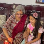 Shwetha Srivatsav Instagram - ತಾಯಿಗಿಂತ ದೇವರಿಲ್ಲ !! ಜನ್ಮ ನೀಡಿದ ಜನ್ಮದಾತೆಗೆ ಜನ್ಮದಿನದ ಶುಭಾಶಯಗಳು @vinodinikalyan__gmail_._com 🤗🎂🥳❤️🙌🏼!! #happybirthday #loveyouamma #mother #grandma