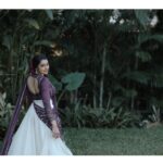 Sija Rose Instagram - Vadamali 💜 . Hues of globe amaranth . 📷: @shihabudeen.said Attire: @aydhab MUA: @rajeshkodungallurmakeupstudio Jewellery: @parakkat_jewels Venue: @davidhallartgallery_cghearth Thanks to each and everyone from the team. . #onam23 #💕 #vadamali #onamattire #instagram #wine #tradition #boutique #green #celebration #amaranth David Hall - Art Gallery & Cafe