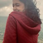 Sija Rose Instagram - Dil bhi kabhi hai pahadon mein ⛰️ . . #reelsinstagram #reels #friendship #tripswithfriends #travel #explore #selflovejourney #bestmemories #travelgram #instareels #viralvideos #scenery #hilltop #maharashtra Wai
