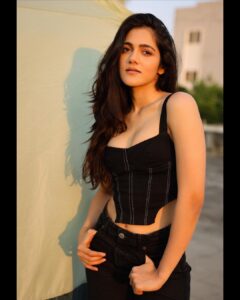 Simran Choudhary Instagram - Sunny side up 🍳
📷 @pranav.foto