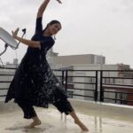 Simran Choudhary Instagram - Making my own music 🎻 . . . . #semiclassicaldance #rainyday #danceintherain #pluviophile #rains #dance #dancer #monsoon #raindance
