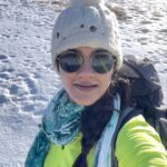 Simran Choudhary Instagram - This right here is a core memory 🤍 . . . #alibedni #mountains #trek #alibednibugyal #orophile