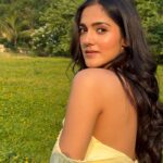 Simran Choudhary Instagram - Living in a Pinterest board 🌻 Feat. my favourite stylist @neharajuxo 😋😘 . . . #chasingssunsets #goldenhour #meadows #dreamy #sunsets #nature
