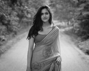 Simran Choudhary Instagram - 🤍✨🖤
📷 @pranav.foto