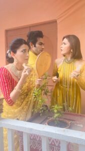 Smita Bansal Instagram - We are not interested in other peoples drama….. ALSO US😐😐

#gossip #drama #coactors #friends #bhagyalakshmi #dozeofentertainment