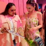 Smriti Khanna Instagram - Last night for the most epic reveal by @tirabeauty featuring @kareenakapoorkhan, @kiaraaliaadvani and @suhanakhan2 . #ForEveryYou @prpundit