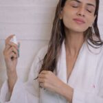 Smriti Khanna Instagram - Here’s how I keep my hair hydrated during the monsoon season. I start with the Moroccanoil Hydrating Shampoo that is infused with argan oil and argan butter that gives me more manageable, healthy-looking, smooth hair. Then I use the Moroccanoil Hydrating Conditioner to nourish and detangle my hair for that perfect silky, frizz-free finish Next step is the All-in-One Leave-in Conditioner which is a lightweight spray to instantly hydrate & protect against thermal damage And the last step, I use the Moroccanoil Treatment to smooth frizz, condition, and boost shine So say goodbye to dry and frizzy hair maintain hydrated hair this monsoon with the @moroccanoil_in’s Hydrating range #Moroccanoil #ArganEveryDay