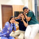 Sneha Bhawsar Instagram - Chugali 😂🤭 📍 @royalrivierafarm @thefernroyalfarmanjar #funnyreel #cousinsmasti #crazycousins #crazyfriends #comedyvideos #comedyreels #viral #explore #trendingreel #instagram #bhabhinanad #vacations #vacation #trip #ontrip