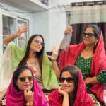 Sneha Bhawsar Instagram - Happiness is having crazy cousins ✌️😎 #funnyreel #cousinsmasti #crazycousins #crazyfriends #comedyvideos #comedyreels #viral #explore #trendingreel #instagram