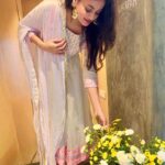 Sneha Ullal Instagram - My dating tip: swap candlelit dinners for sunlit BREAKFAST DATES. You'll be amazed at the joy it brings,and if you could add a meaningful gift or flowers to it,you will have him/her thinking of you all day.#snehaullal #breakfastideas #newwaytoconnect #datingadvice #letsgosomewhere #keepitreal #letsfeelgood The Village Shop