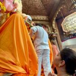 Sneha Wagh Instagram - 🌺Truly Blessed 🌺 The kid inside me dances to his tunes 💝 Beautiful Darshan at the Lalbaugh Cha Raja & Mumbai Cha Raja 🌺 Ganpati Bappa Morya 🌺 . . . #lalbaughcharaja #mumbaicharaja #mumbai #ganeshfestival #ganpatibappamorya #snehawagh #sarangesneha #ssnehawagh #ganpatidarshan #aamchimumbai
