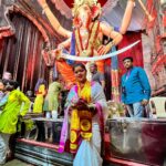 Sneha Wagh Instagram - 🌺Truly Blessed 🌺 The kid inside me dances to his tunes 💝 Beautiful Darshan at the Lalbaugh Cha Raja & Mumbai Cha Raja 🌺 Ganpati Bappa Morya 🌺 . . . #lalbaughcharaja #mumbaicharaja #mumbai #ganeshfestival #ganpatibappamorya #snehawagh #sarangesneha #ssnehawagh #ganpatidarshan #aamchimumbai