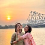 Sneha Wagh Instagram - तू हैं मेरा संसार सारा ! और मेरा प्यार सारा, तेरे ही लिए है…… NEERJA EK NAYI PEHCHAAN @aasthasharma.27 @colorstv . . . . . . #neerja #protima #neerjaeknayipehchaan #newbeginnings #colors #colorstv #aasthasharma #ssnehawagh #snehawagh Howrah Bridge