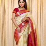 Sneha Wagh Instagram - Flaunting My Indian Ambience In A Saree 💝 . Jewellery : @jewelsofmyra Captured : @chintamani_photography_09 . . . #saree #sareelove #india #indianfashion #marathiculture #marathibana #sarangesneha #ssnehawagh #snehawagh