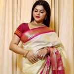Sneha Wagh Instagram - Flaunting My Indian Ambience In A Saree 💝 . Jewellery : @jewelsofmyra Captured : @chintamani_photography_09 . . . #saree #sareelove #india #indianfashion #marathiculture #marathibana #sarangesneha #ssnehawagh #snehawagh