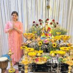 Sneha Wagh Instagram - Morya Morya mi bal taanhe…… Tujhich Seva karu kaay jaane ! . . . Ganpati Bappa Morya 🌺. . . . #ganeshchaturthi #ganpatibappamorya #ganpatidarshan #snehawagh #sarangesneha #ssnehawagh #mumbaiganeshutsav #goodvibes #vibeofmytribe