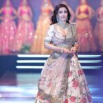 Soha Ali Khan Instagram - All you need is love. But a little jewellery never hurt anybody ✨