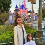 Soha Ali Khan Instagram - Never too old for a good fairytale ❤️ #summer2023 #disneyland #disney100 @disneyland @thinkstrawberries