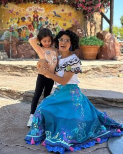 Soha Ali Khan Instagram - Never too old for a good fairytale ❤️ #summer2023 #disneyland #disney100 @disneyland @thinkstrawberries