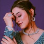Somi Khan Instagram - Kehna hi kya yeh nain jo ek anjaan se jo mile 🎀✨